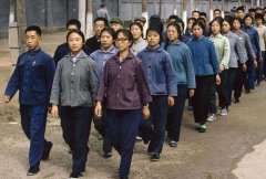 翻翻相冊里的老照片，回憶一下青蔥歲月的時光